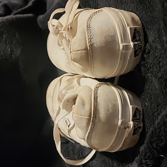 Vans - Picture 3 of 4